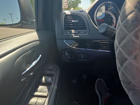 Used 2019 Dodge Grand Caravan SXT w/ Blacktop Package FWD image 15