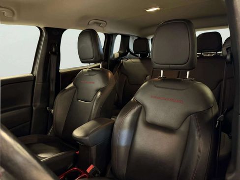 Used 2020 Jeep Renegade Trailhawk w/ Premium Leather Group AWD/4WD image 15