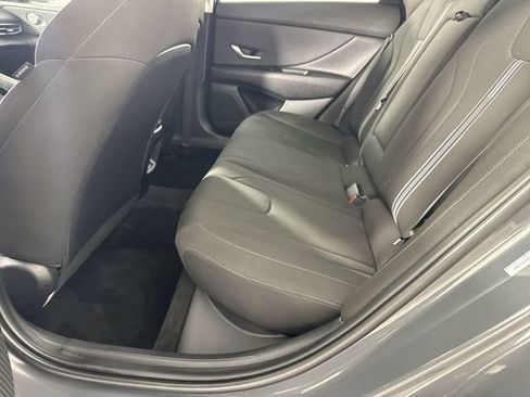 Used 2025 Hyundai Elantra SEL FWD image 22