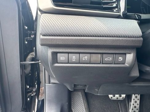 Used 2025 Toyota Camry SE FWD image 14