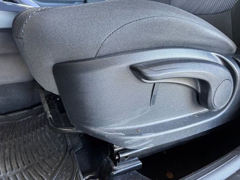 Used 2025 Kia Seltos LX image 11