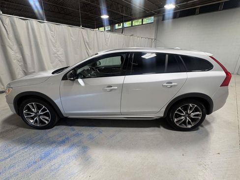 Used 2018 Volvo V60 T5 Cross Country AWD/4WD image 18