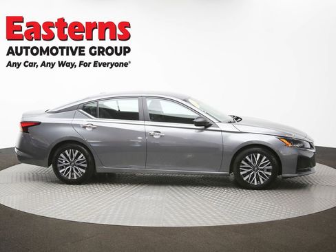 Used 2025 Nissan Altima 2.5 SV image 45