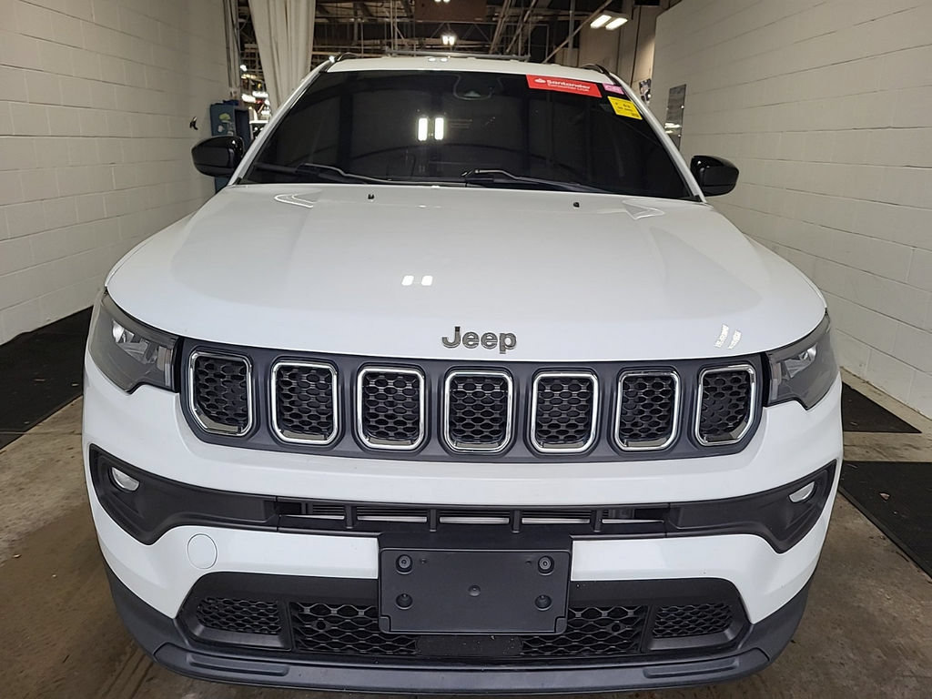 Used 2023 Jeep Compass Latitude AWD/4WD image 2