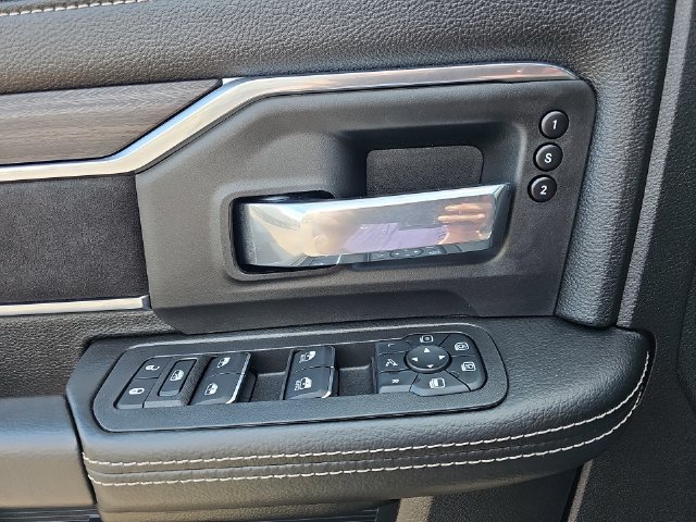 Used 2025 RAM 3500 Laramie AWD/4WD image 30