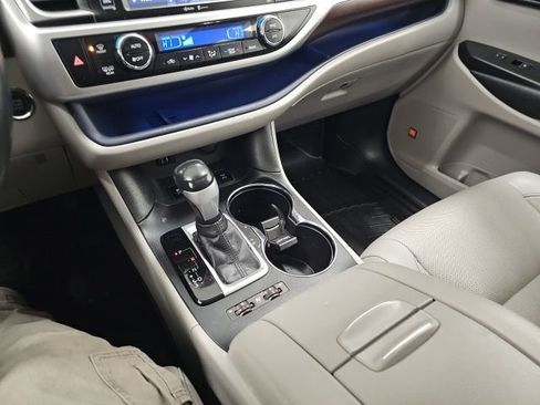 Used 2014 Toyota Highlander Limited image 22