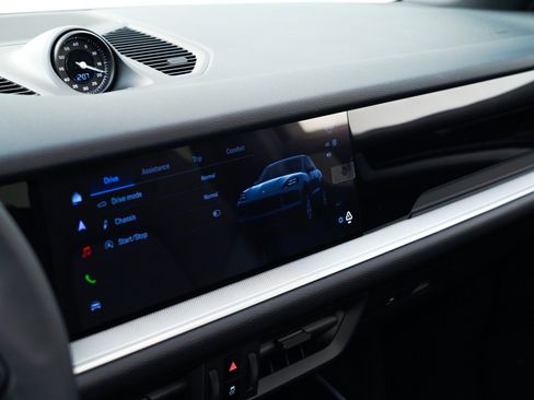 Certified 2026 Porsche Cayenne AWD/4WD image 25