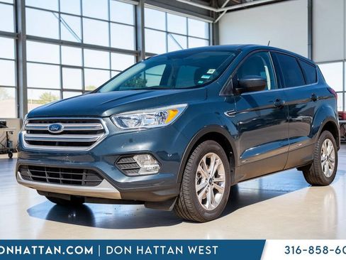 Used 2019 Ford Escape SE FWD image 1