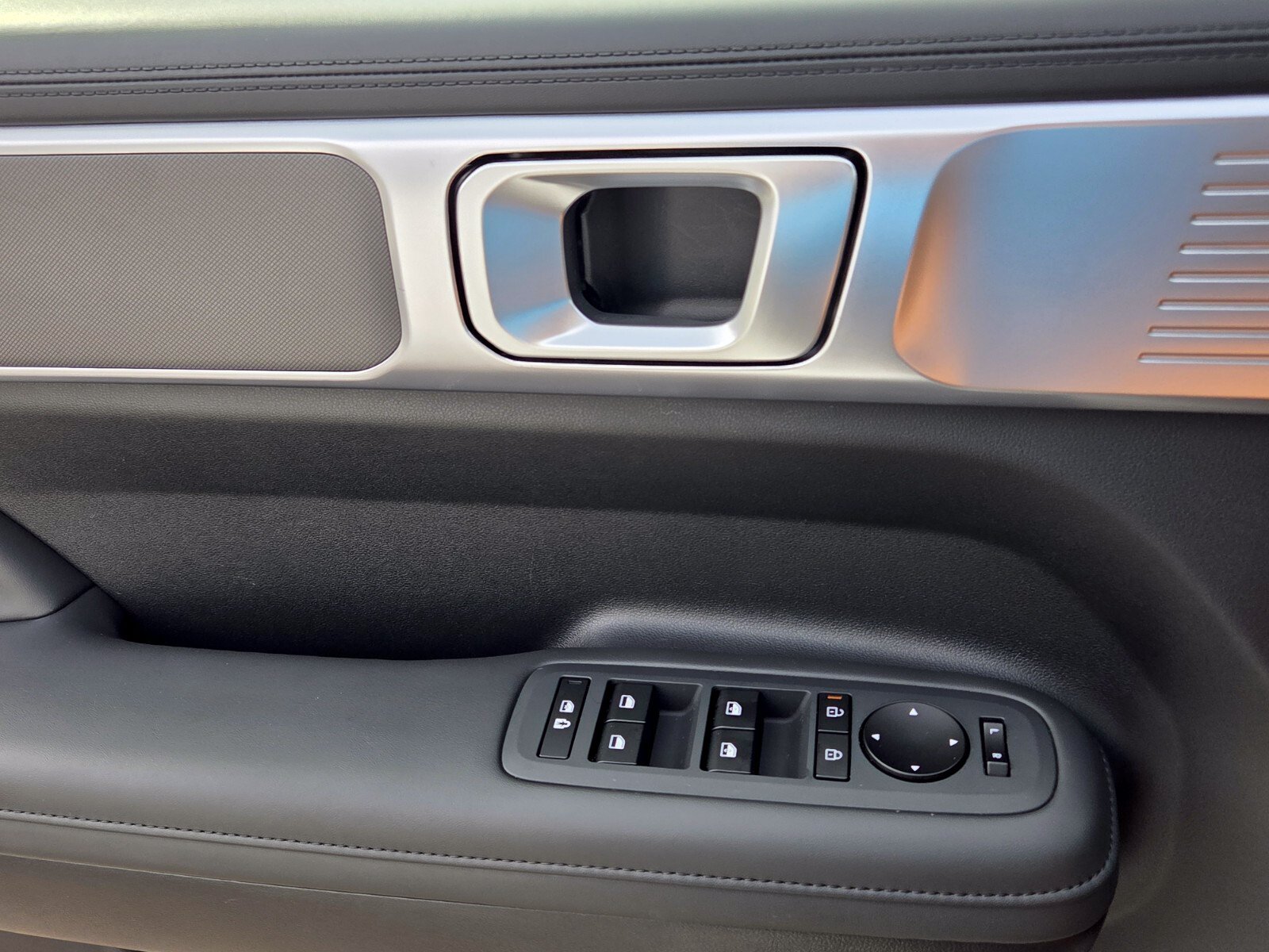 Certified 2026 Hyundai Santa Fe SEL FWD image 29