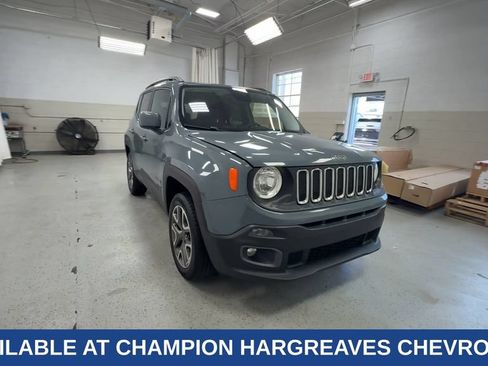 Used 2017 Jeep Renegade Latitude w/ Cold Weather Group AWD/4WD image 3