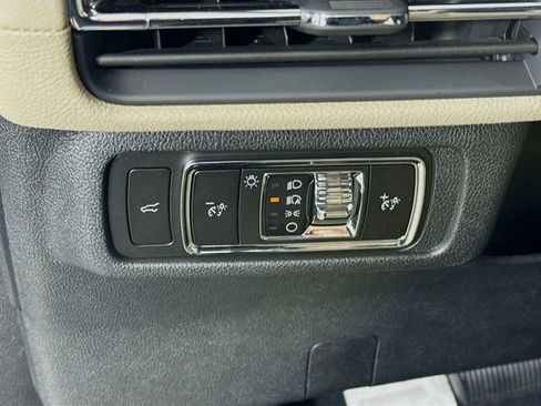 New 2026 Lincoln Corsair Premiere FWD image 11