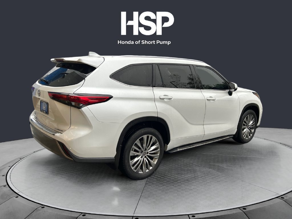 Used 2023 Toyota Highlander Platinum FWD image 5