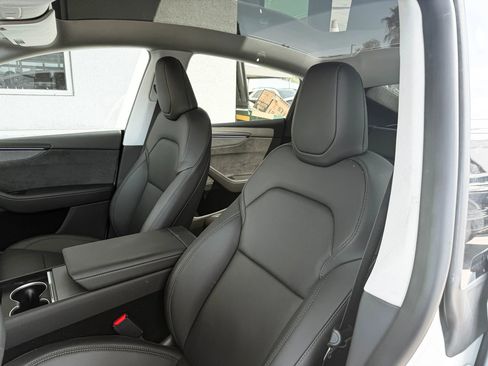 Used 2026 Tesla Model Y 2WD image 22