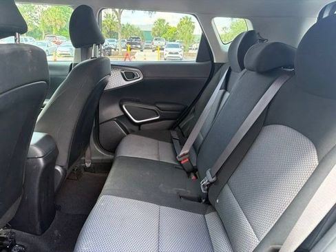 Used 2025 Kia Soul LX w/ LX Technology Package FWD image 5