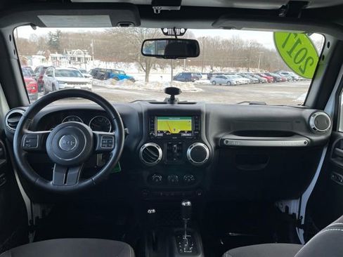 Used 2017 Jeep Wrangler Unlimited Sahara image 12