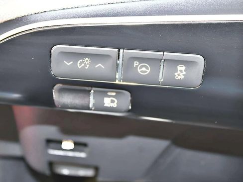 Used 2018 Toyota Prius Two image 13