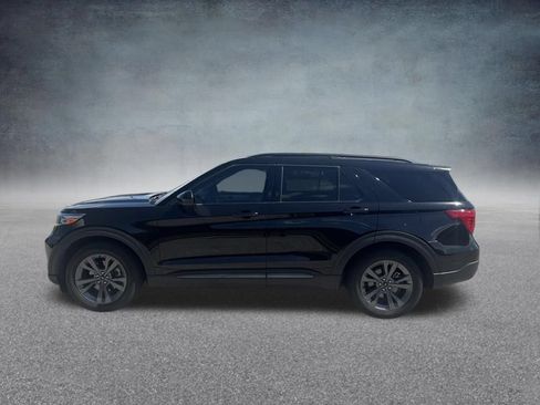Used 2023 Ford Explorer XLT w/ Equipment Group 202A RWD image 2