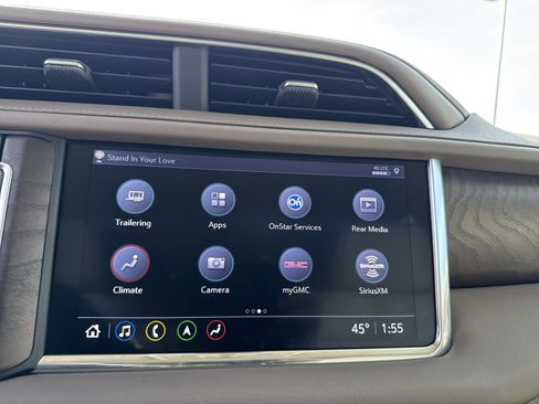 Used 2021 GMC Yukon XL Denali w/ Denali Premium Package image 24