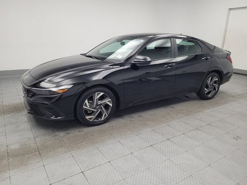 Used 2025 Hyundai Elantra Sport FWD image 2