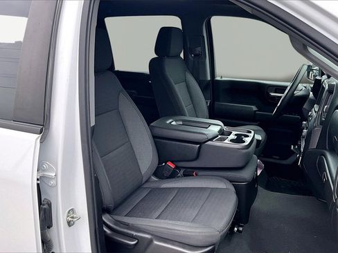 Used 2024 Chevrolet Silverado 2500 Custom w/ Custom Value Package image 7