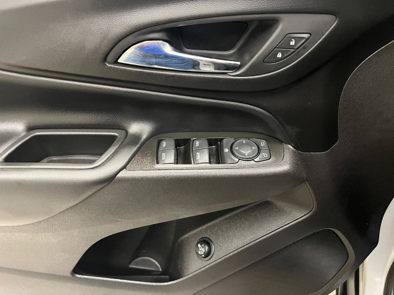 Used 2018 Chevrolet Equinox LT FWD image 33