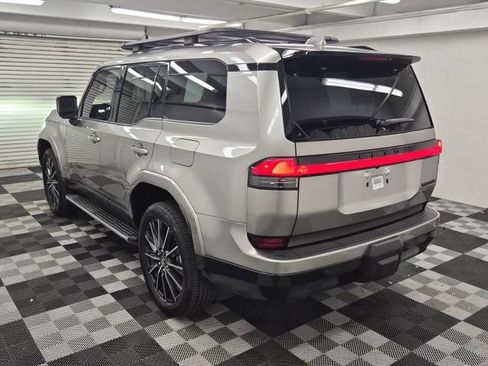 Used 2024 Lexus GX 550 image 4