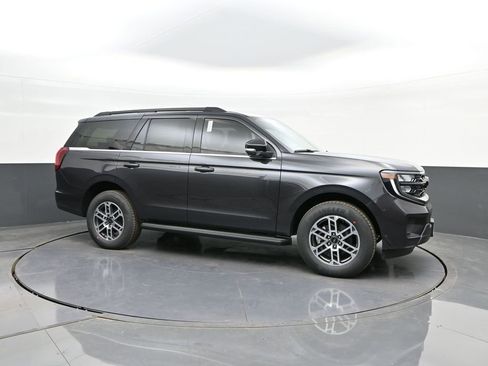 New 2025 Ford Expedition Active image 17