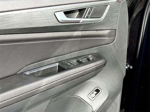 New 2026 Volkswagen Atlas Cross Sport SE image 11