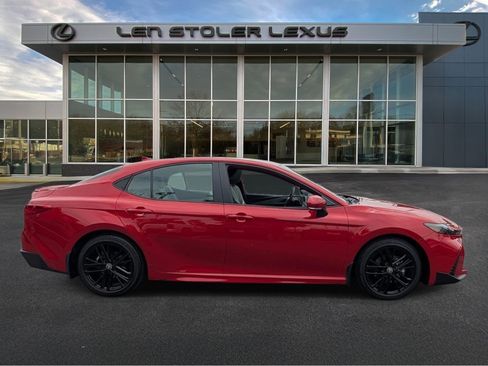 Used 2025 Toyota Camry SE w/ Convenience Package FWD image 2