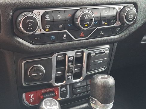 Used 2024 Jeep Wrangler Unlimited AWD/4WD image 16