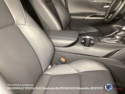 Used 2024 Toyota Venza Nightshade image 4