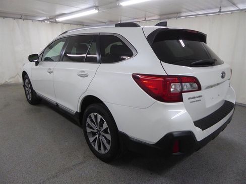 Used 2018 Subaru Outback 3.6R Touring image 5