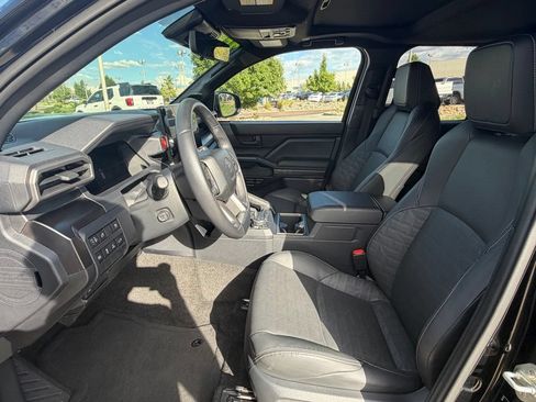Used 2025 Toyota 4Runner TRD Off-Road Premium AWD/4WD image 27