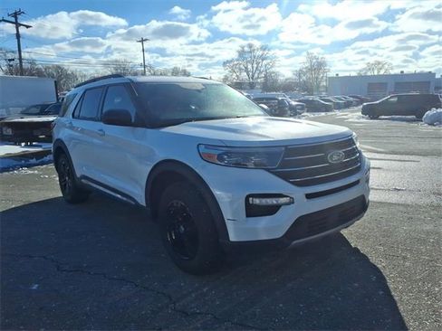 Used 2020 Ford Explorer XLT w/ Equipment Group 202A image 3