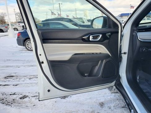 Certified 2023 Jeep Compass Limited image 8