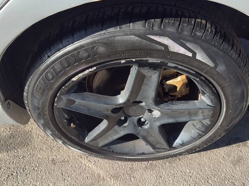 Used 2011 Toyota Camry LE image 9