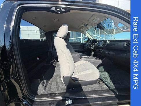 Used 2022 Toyota Tacoma SR AWD/4WD image 11