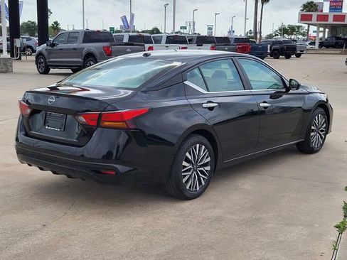 Used 2025 Nissan Altima 2.5 SV FWD image 20