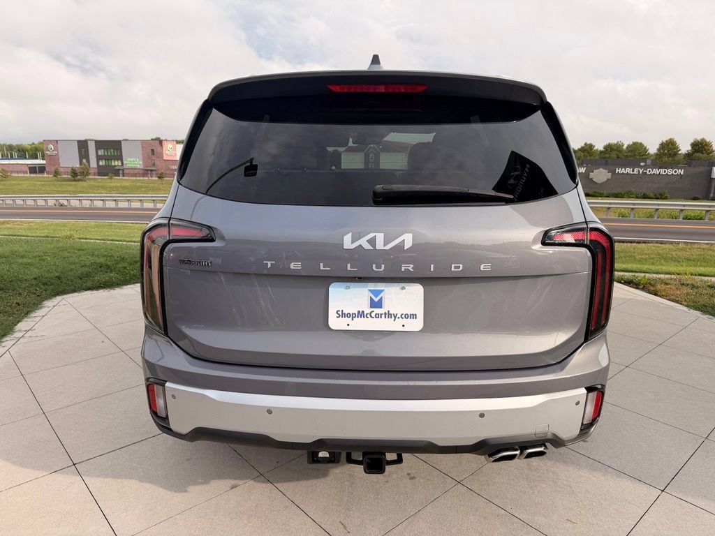 Used 2024 Kia Telluride EX w/ EX Captain's Chair Package FWD image 7