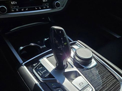 Used 2022 BMW 740i w/ M Sport Package image 14