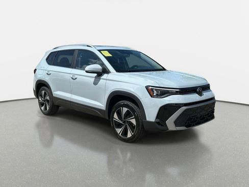 New 2025 Volkswagen Taos SE image 4