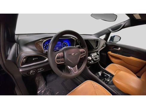 Used 2022 Chrysler Pacifica Pinnacle AWD/4WD image 9