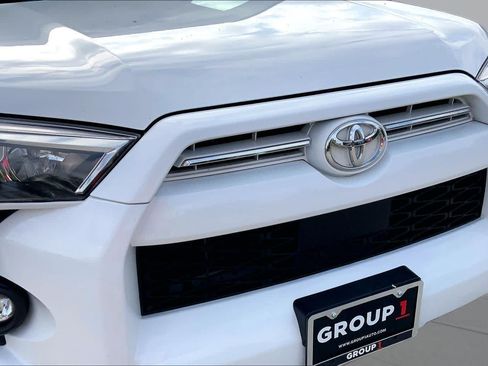 Used 2022 Toyota 4Runner SR5 Premium w/ Moonroof Package AWD/4WD image 30
