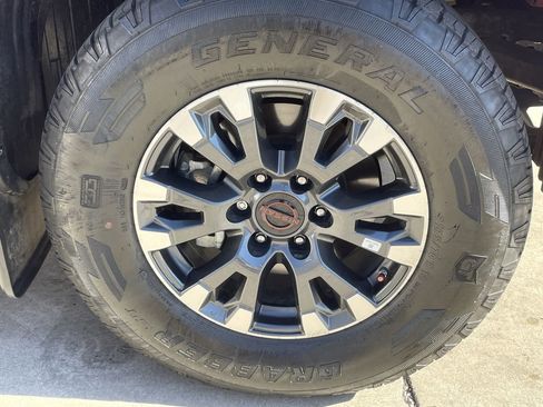 Used 2024 Nissan Titan PRO-4X w/ Pro-4x Convenience Package image 10