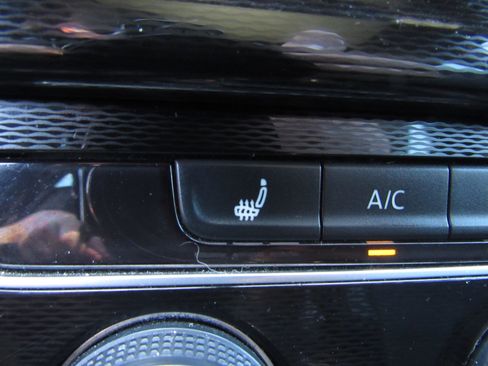 Used 2016 Volkswagen GTI SE image 17