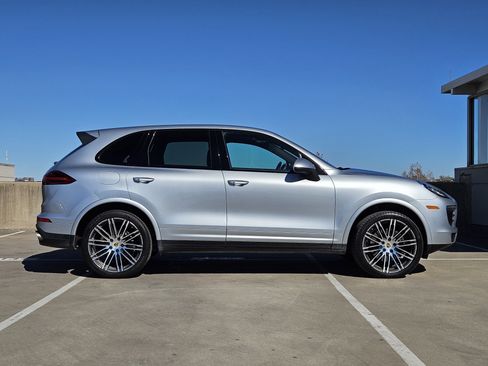 Used 2017 Porsche Cayenne Platinum Edition image 9