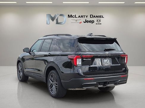 Used 2025 Ford Explorer ST-Line w/ ST-Line Street Pack AWD/4WD image 4