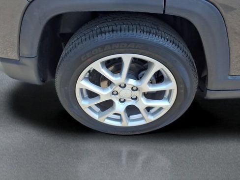 Used 2023 Jeep Compass Latitude AWD/4WD image 9