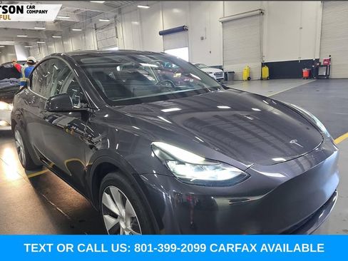 Used 2024 Tesla Model Y Long Range AWD/4WD image 2