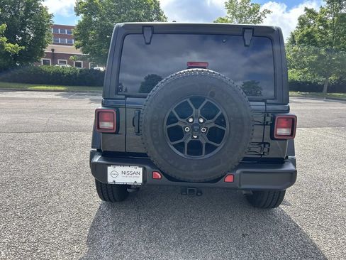 Used 2024 Jeep Wrangler Sport AWD/4WD image 6